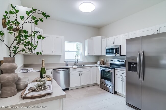 Building Photo - 1302 Ebro Ct