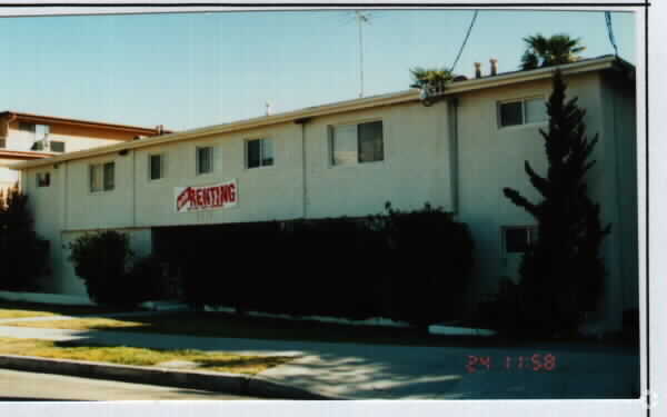 Foto del edificio - 4610 Kester Ave