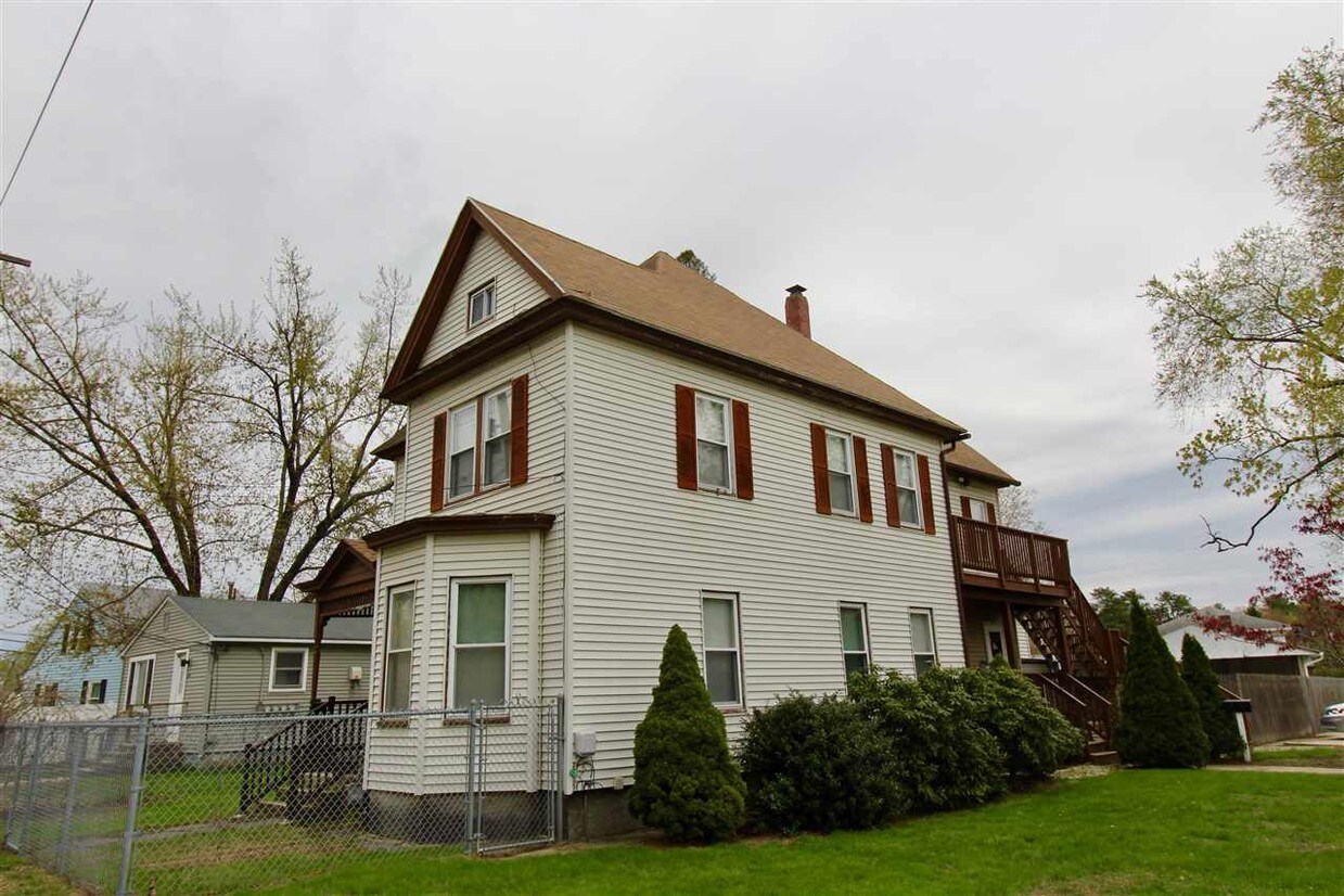 Primary Photo - 240 Lake St
