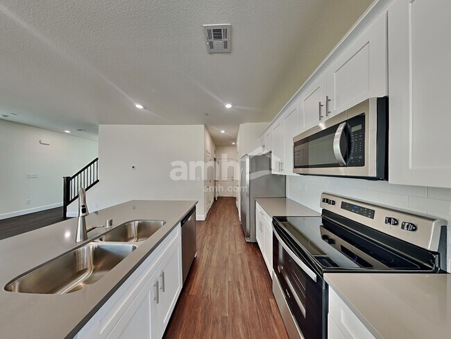 Building Photo - 128 Charmante Tulip Lane