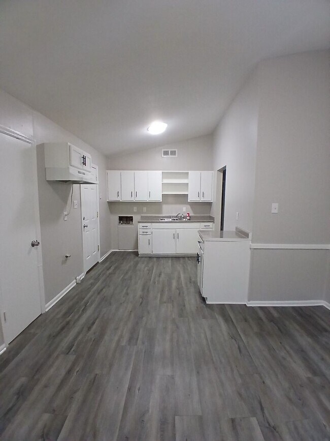 Building Photo - Very Nice Newly Rehabbed Home in Frayser