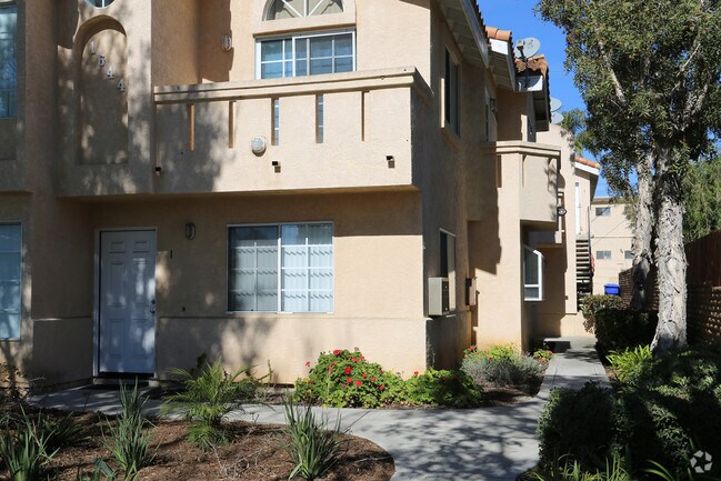 Foto del edificio - Pacific Beach Townhomes