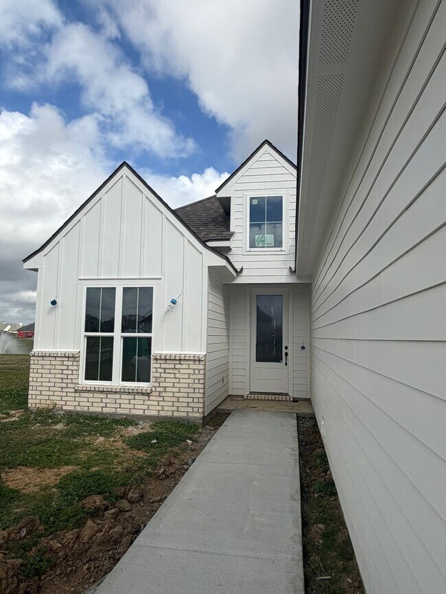 Foto del edificio - FOR RENT in YOUNGSVILLE: Brand New Construction!