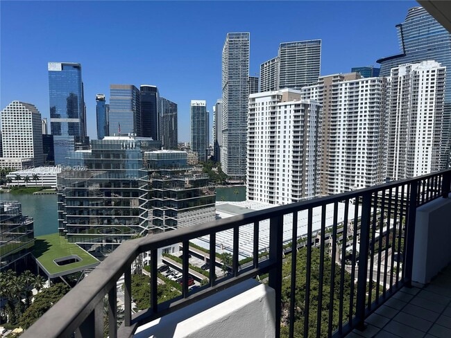 Foto del edificio - 520 Brickell Key Dr