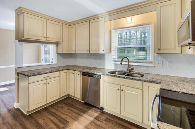 Building Photo - 5122 Chestnut Lake Dr
