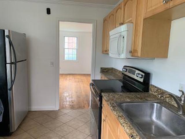 Eat-in-Kitchen - 25 Birchwood Rd