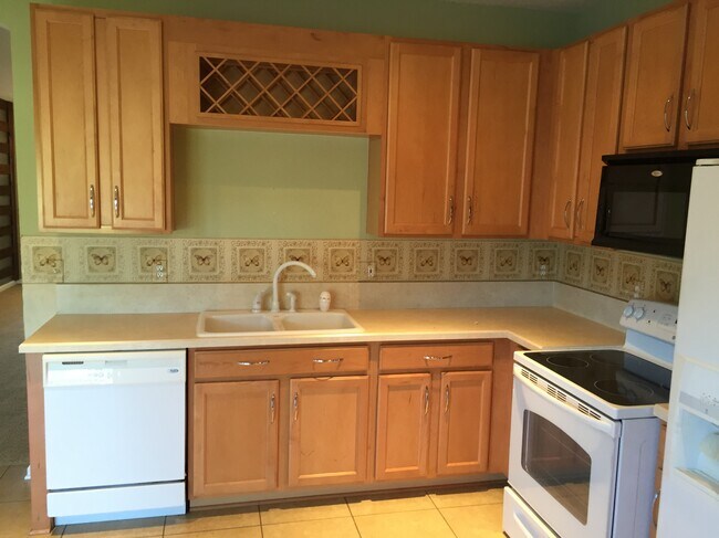 Building Photo - 6813 Misty View Dr