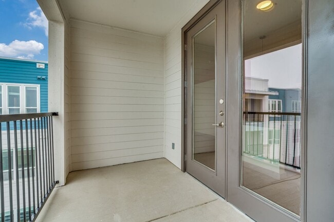 Interior Photo - Rise 120