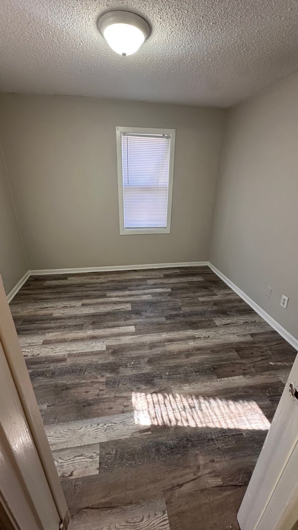 Foto del edificio - $550 - 1 bed 1 bath Duplex