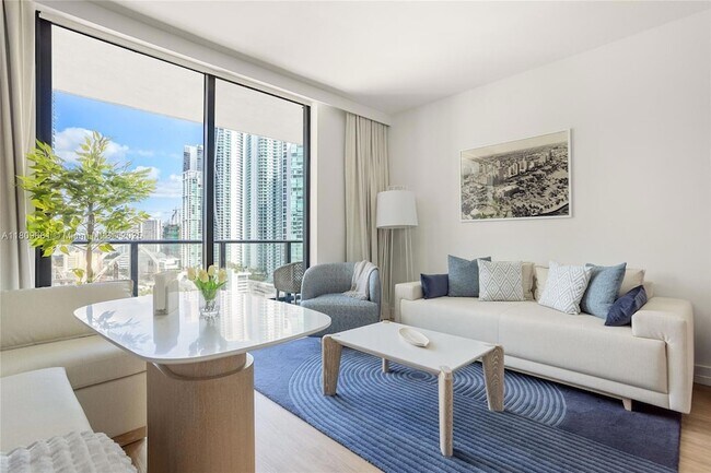 Foto del edificio - 601 NE 1st Ave