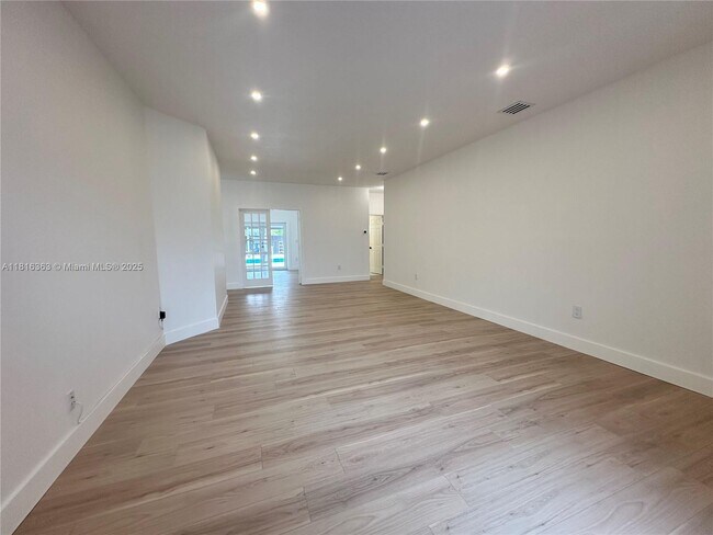Building Photo - 13348 SW 122nd Ave