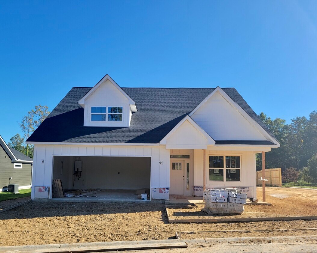 16 Spence Dr, Laurel Park, NC 28739 House Rental in Laurel Park, NC