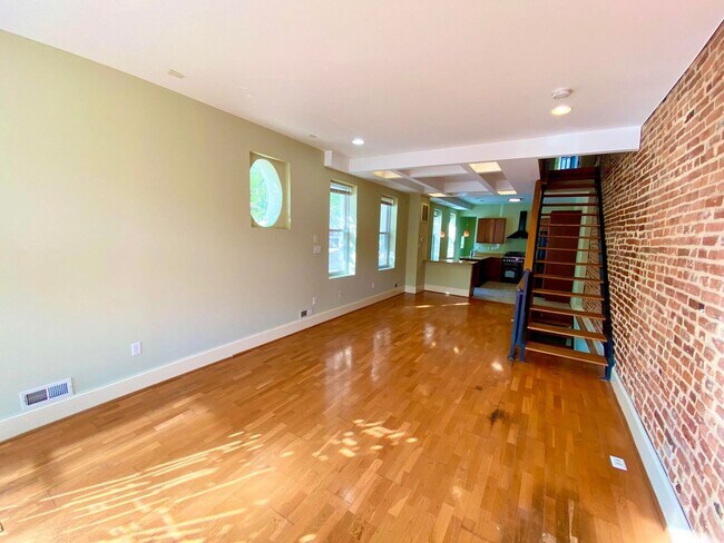 Foto del edificio - Stunning Two Bedroom/3.5 Bath End-of-Group...