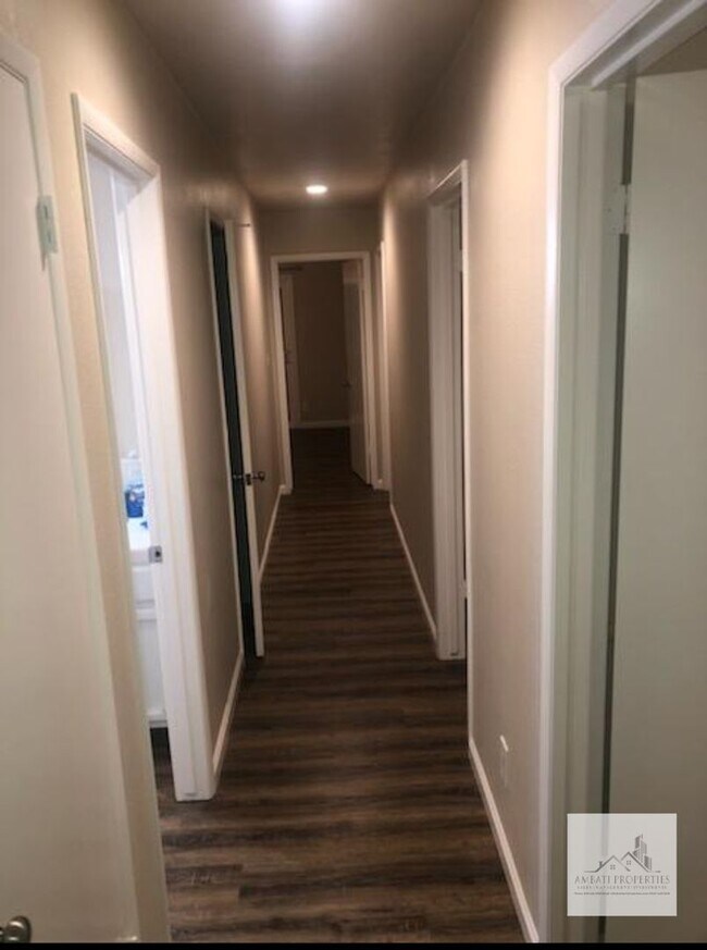 Building Photo - Beautiful 4 bedroom 2 bath home!