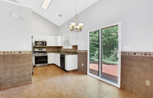 Building Photo - 1700 Chanson Pl NE