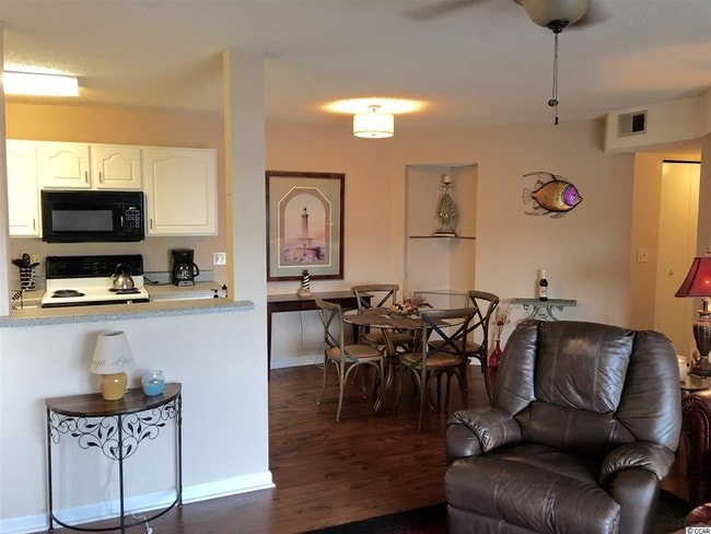 Building Photo - 8796 Cloister Dr