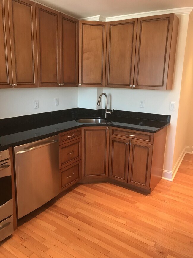 Building Photo - 56 Brattle St