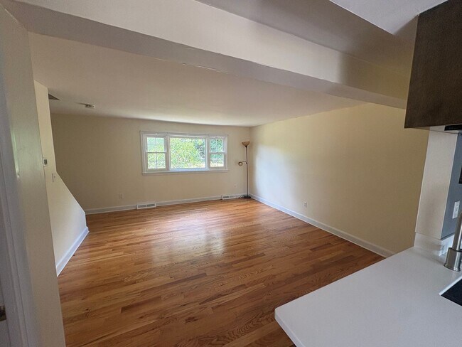 Foto del edificio - Newly updated 2 Bedroom Townhouse in quite neighborhood
