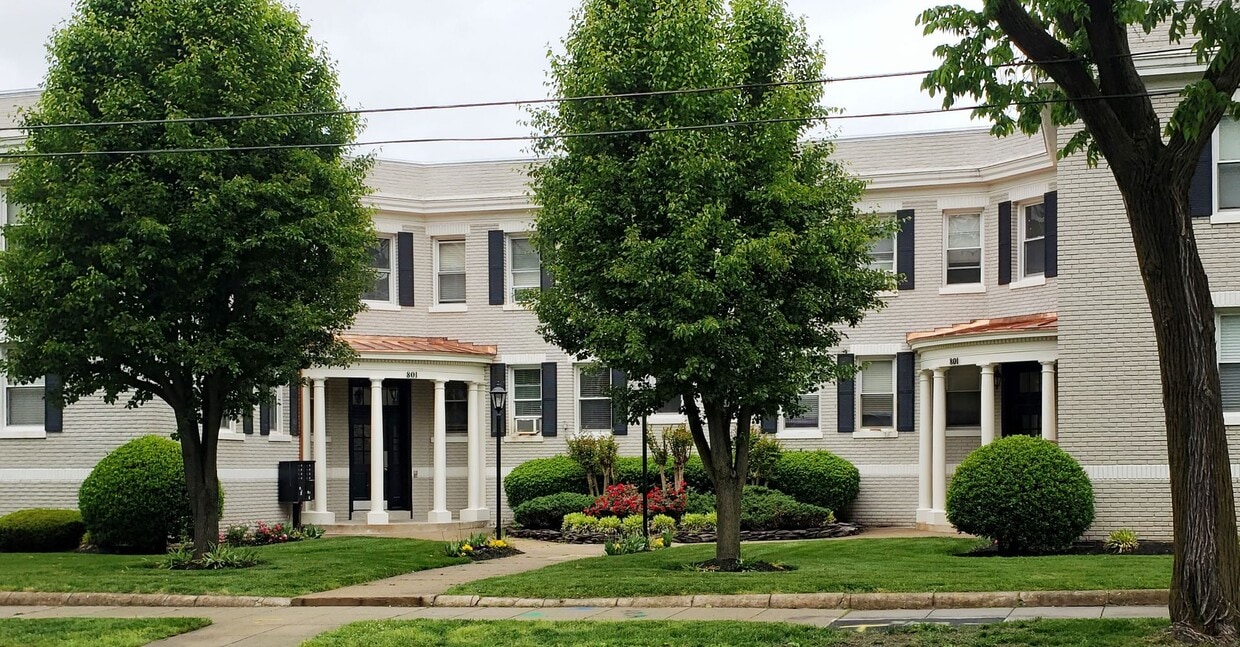 Primary Photo - 801 Butternut St NW