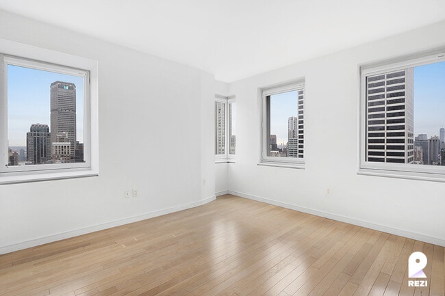 Building Photo - 70 W 45th St