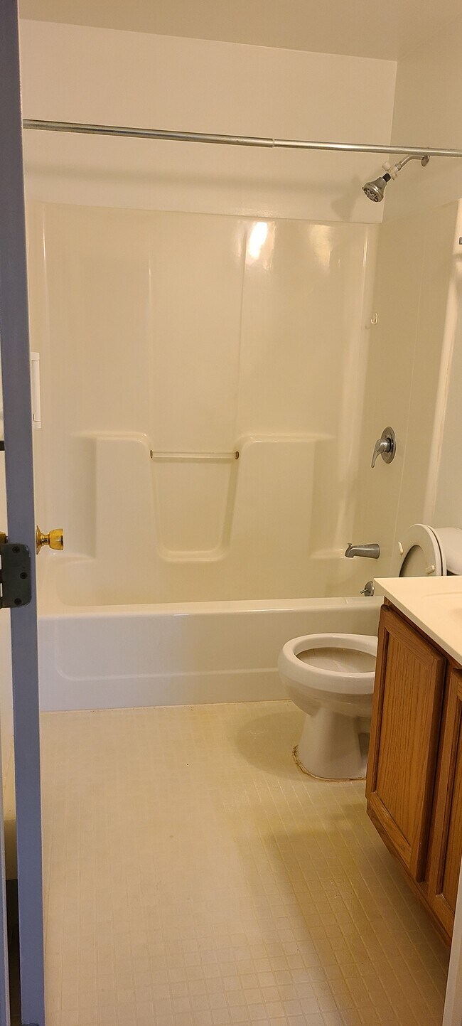 Building Photo - 2630 Waldman Dr