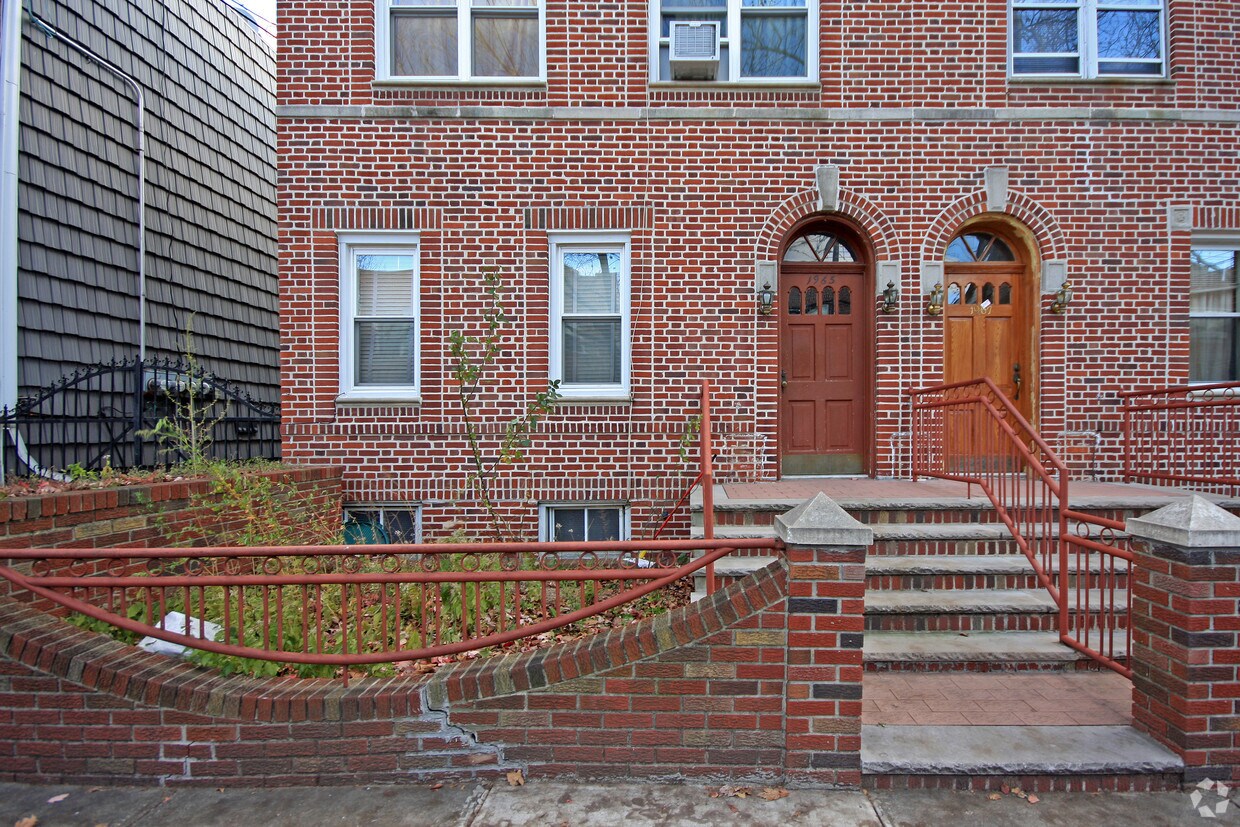 Building Photo - 1965 W 10th St