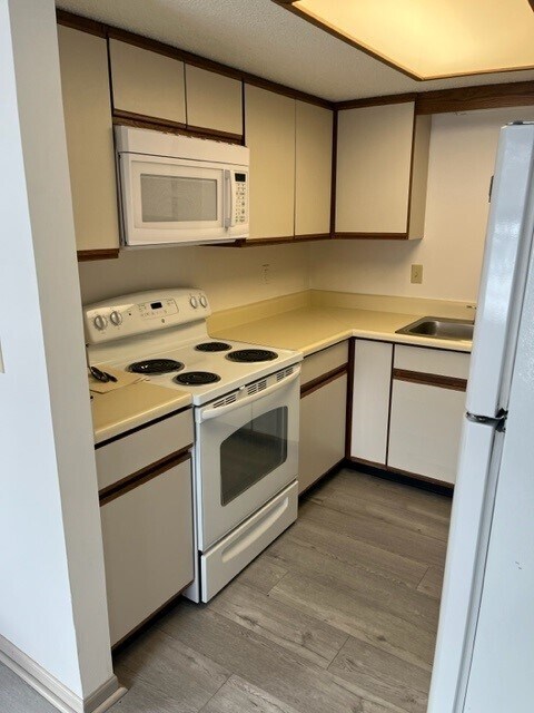 Kitchen - 615 N Washington St