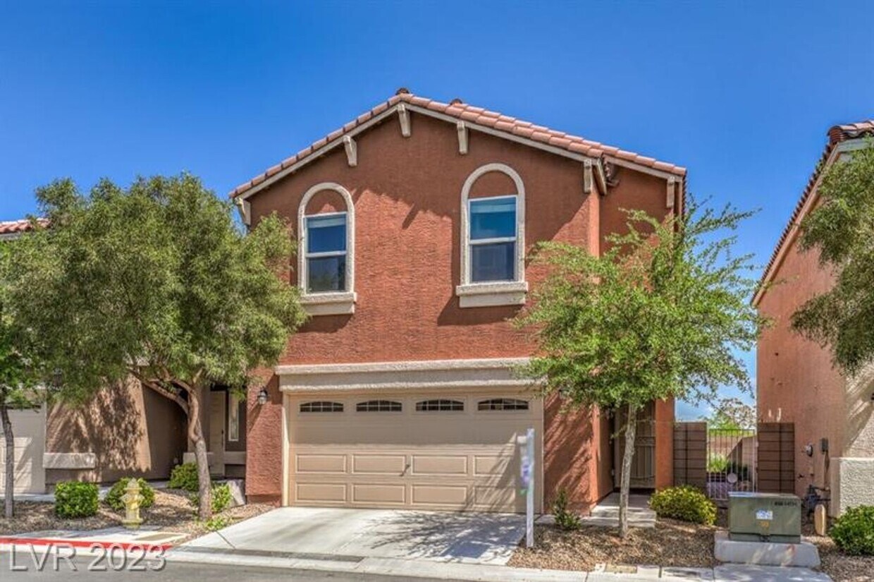 Primary Photo - Sleek & Stylish 3-Bed Home with Gorgeous K...