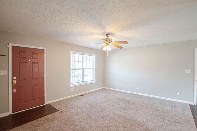 Building Photo - Pet Friendly with Fenced Yard!