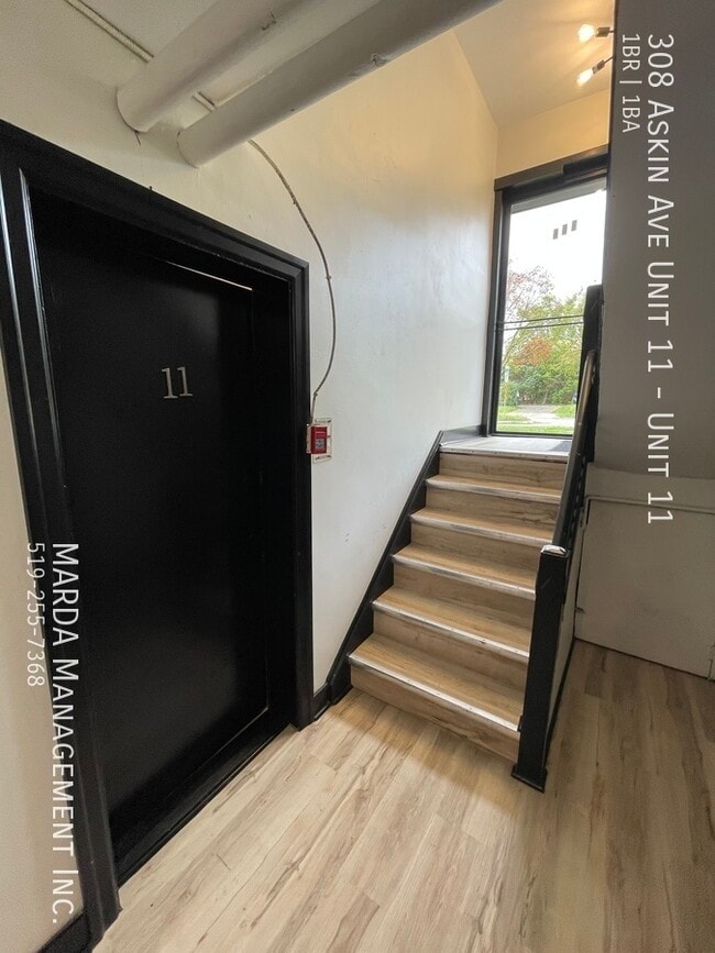 Building Photo - RENOVATED COZY 1 BED / 1 BATH + DEN NEAR U...
