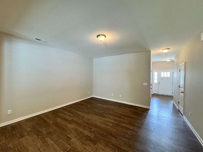 Building Photo - Modern 2 Story Townhome in Brightleaf Comm...