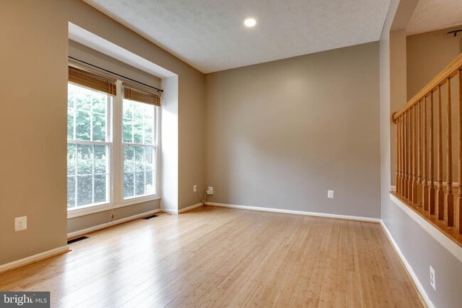 Foto del edificio - 3400 Oak W Dr