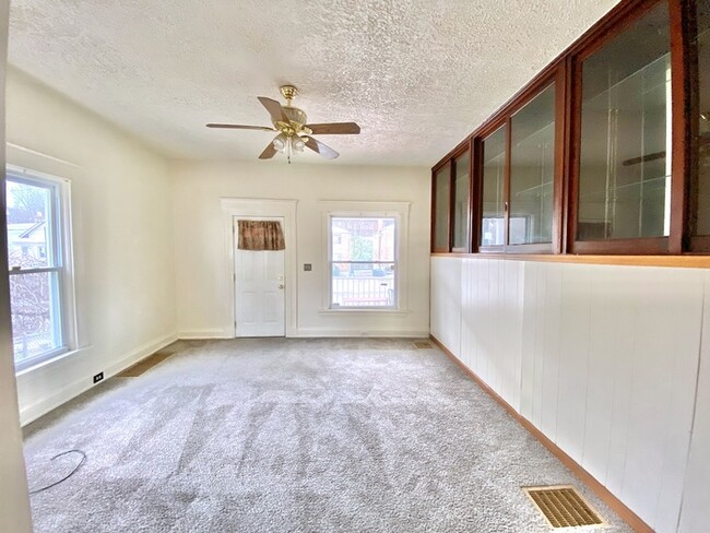 Building Photo - 3034 Glenway Ave