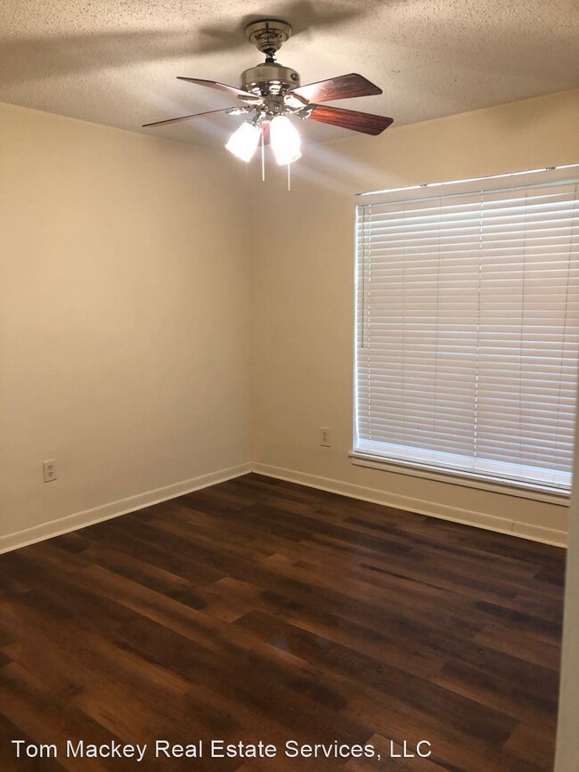 Building Photo - 5 br, 2.5 bath House - 10016 Hackberry Dr