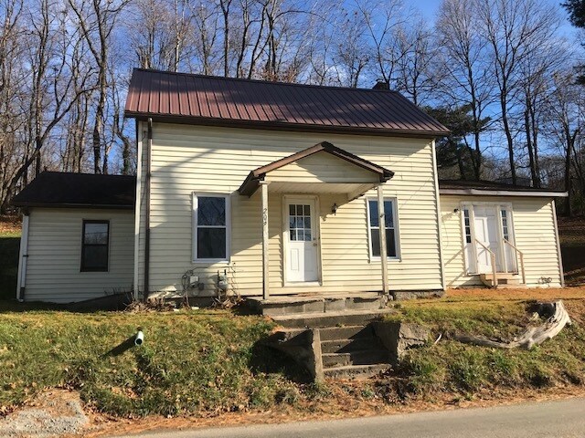 Primary Photo - 209 Henry St