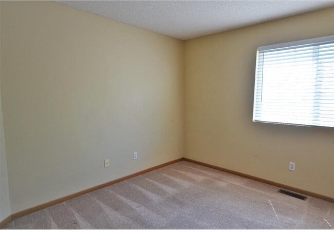 Building Photo - 9064 Scarlet Globe Dr