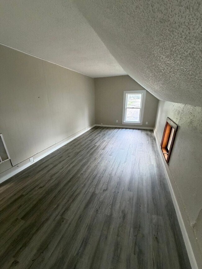 Foto del edificio - 614 N Chestnut Ave