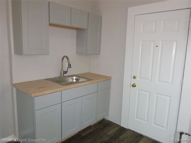 Building Photo - 3 br, 1 bath House - 7520 Cameron St