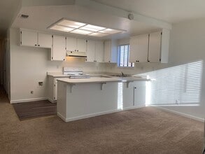 Building Photo - 144 Duranta St