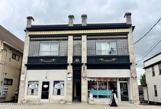 Building Photo - 512 S Main St