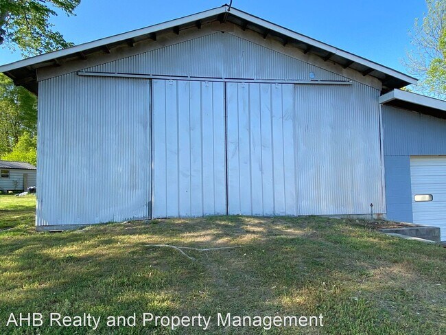Foto del edificio - 3 br, 1.5 bath House - 407 Roma Rd.