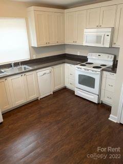 Foto principal - 910 Log Cabin Rd