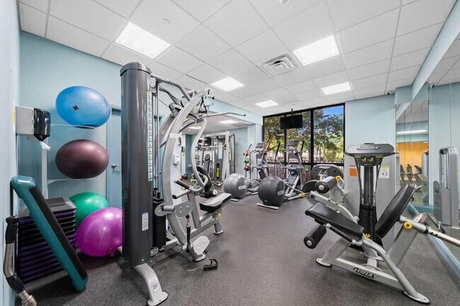 Foto del edificio - 4900 N Ocean Blvd