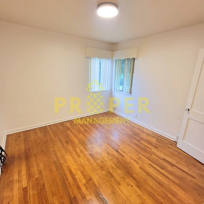 Building Photo - Amazing 3 Bed 1.5 Bath house with finished...