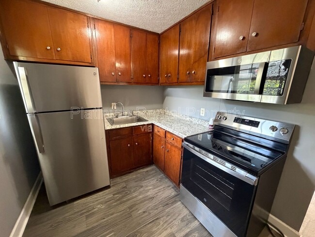 Building Photo - 1502 Waverly Way
