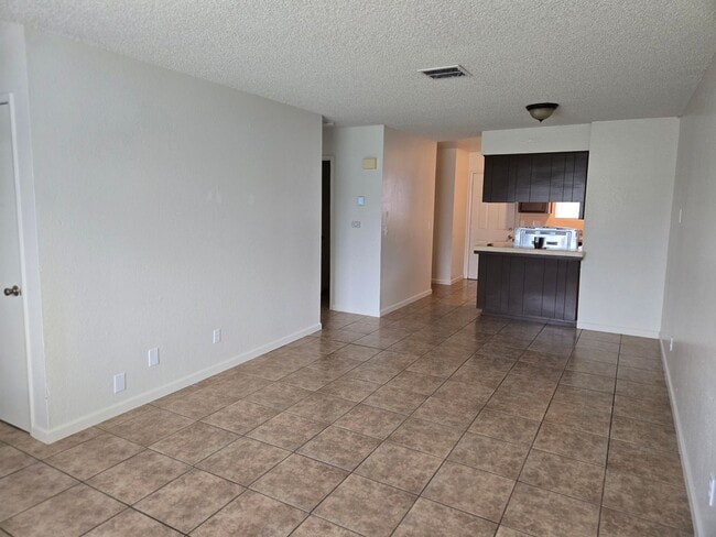Building Photo - 2534 W Chestnut Ct
