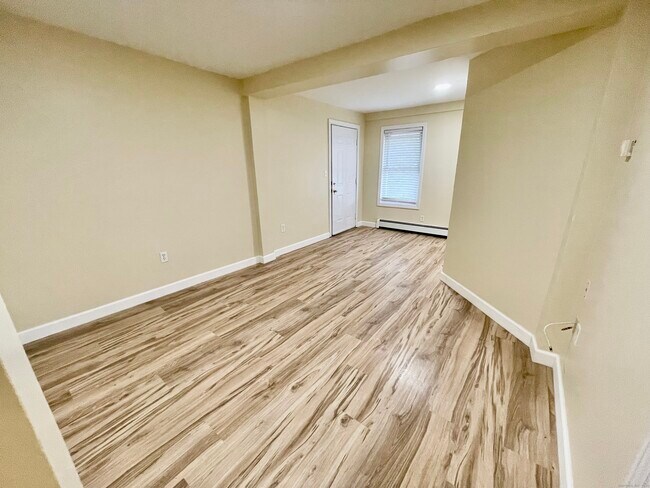 Foto del edificio - 92 W Main St