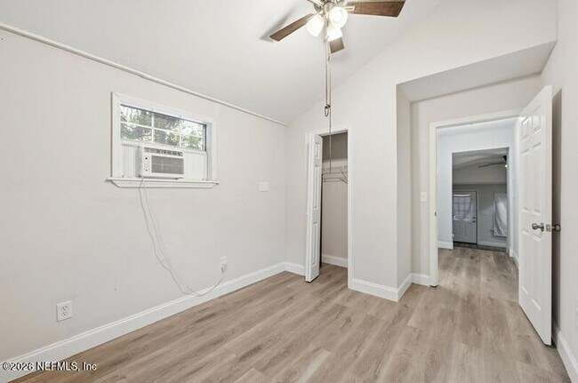 Foto del edificio - 4158 Trout River Blvd