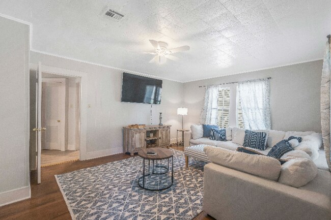 Building Photo - 108 Sharon St