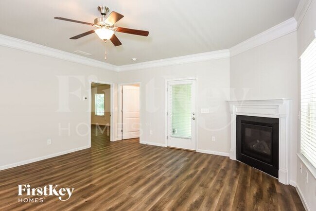 Foto del edificio - 218 Hickory Cmns Wy